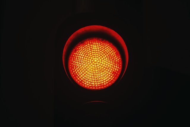 semaforo rosso! attenzione agli errori!